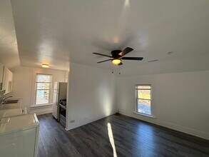 318 Cramer St, Unit 2 in Mazomanie, WI - Foto de edificio - Building Photo