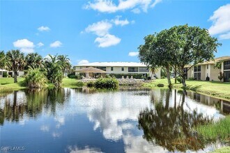 141 Cypress Way E in Naples, FL - Foto de edificio - Building Photo