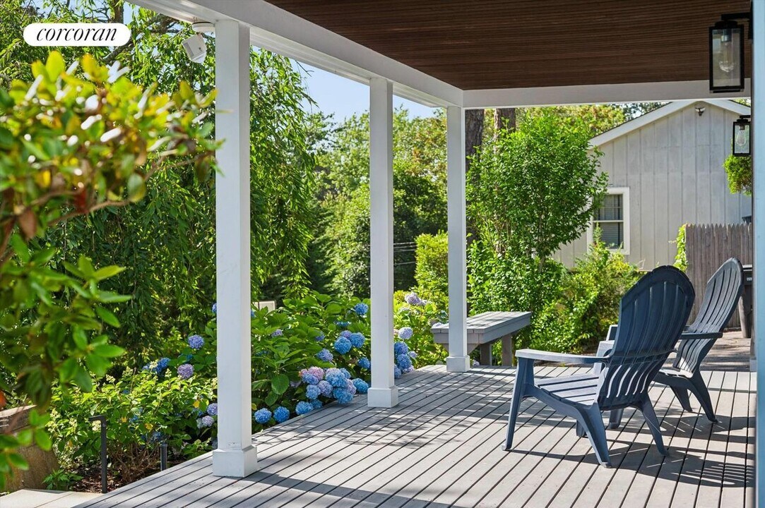 11 Lawrence Ave in Hampton Bays, NY - Building Photo