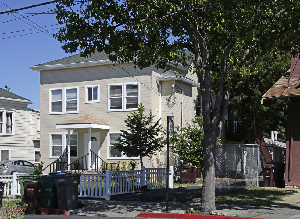 The Strand I Apartments in Emeryville, CA - Building Photo