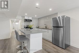 66 Vanguard Dr in Toronto, ON - Building Photo - Building Photo