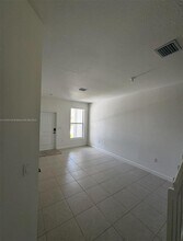120 SW 184th Way in Pembroke Pines, FL - Foto de edificio - Building Photo
