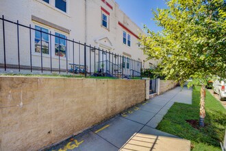 303 Seaton Pl NE in Washington, DC - Building Photo - Building Photo