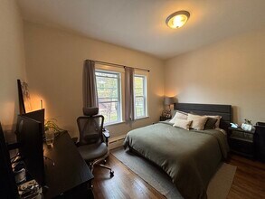 1712 Beacon St, Unit 2 in Brookline, MA - Building Photo - Building Photo