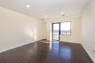 Aura 240 in East Orange, NJ - Foto de edificio - Building Photo