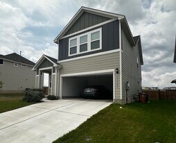 13520 Long Island Dr in Pflugerville, TX - Building Photo