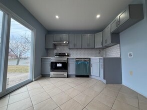 14 Acorn Rd in Secaucus, NJ - Building Photo - Building Photo