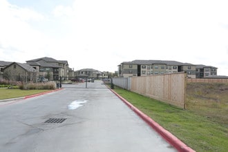 The Oaks at Baywood in Pasadena, TX - Building Photo - Building Photo