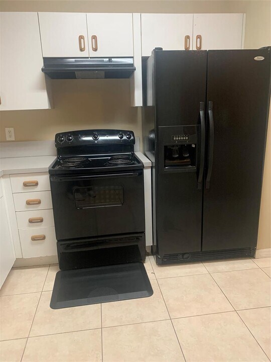 234 SW 122nd Ter in Pembroke Pines, FL - Building Photo