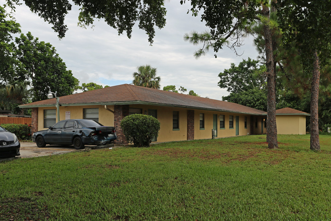 4317 Vermont Ave in Lake Worth, FL - Building Photo