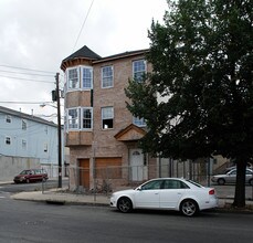 505 Ferry St in Newark, NJ - Foto de edificio - Building Photo