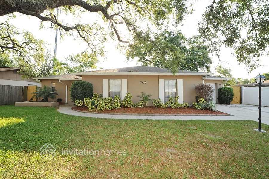 3410 Sherry Dr in Brandon, FL - Foto de edificio