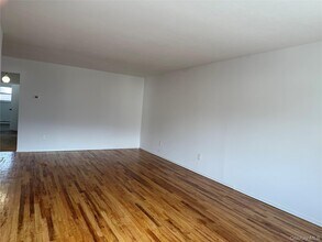 17 Valerie Dr in Yonkers, NY - Building Photo - Building Photo