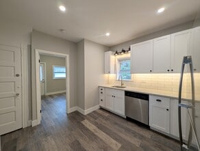 82 North St, Unit 1 in Medford, MA - Building Photo - Building Photo