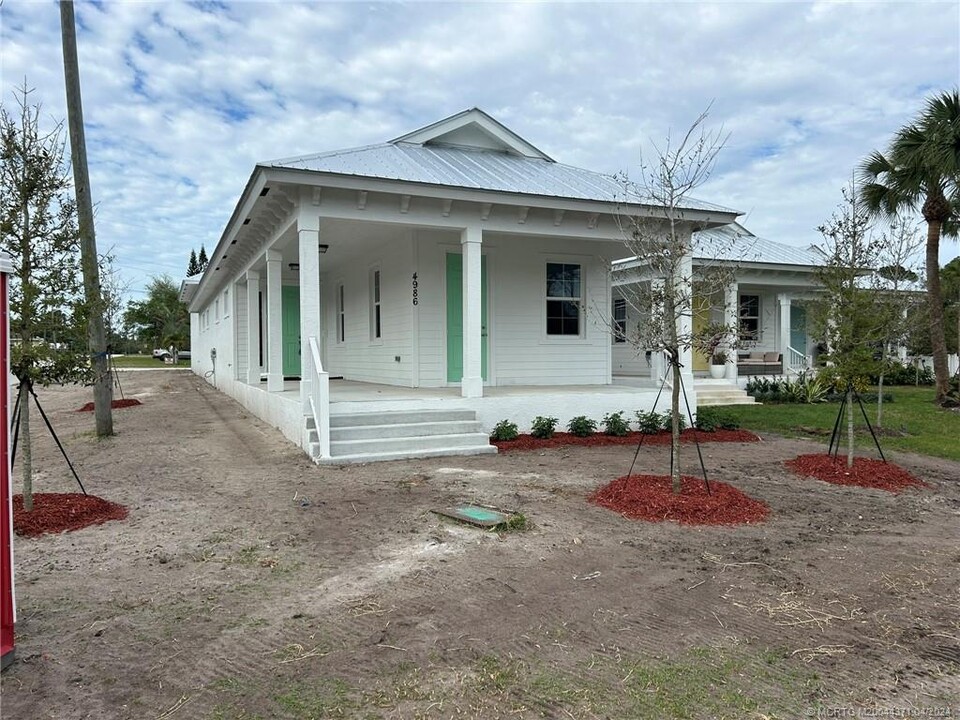 4986 SE Railway Ave in Stuart, FL - Foto de edificio