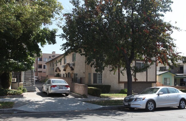 440 E Cypress Ave in Burbank, CA - Foto de edificio - Building Photo