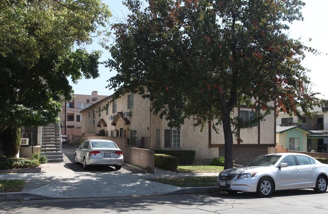 440 E Cypress Ave in Burbank, CA - Building Photo - Building Photo