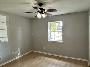 607 La Riviera Cir in Houston, TX - Building Photo - Building Photo