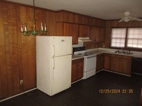 422 Kingswood Dr in Albany, GA - Building Photo - Building Photo