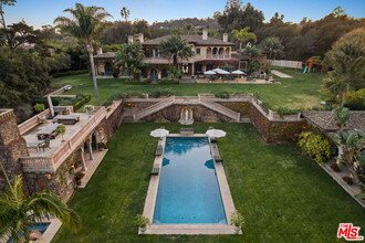 2733 Sycamore Canyon Rd in Montecito, CA - Building Photo - Building Photo