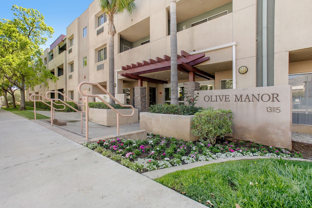 Olive Manor Sylmar, CA Apartments For Rent