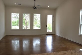 828 Oak Ln in Cottonwood Shores, TX - Building Photo - Building Photo