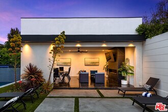 6201 Lindenhurst Ave in Los Angeles, CA - Building Photo - Building Photo