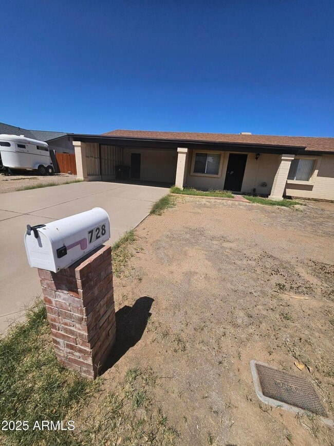 property at 728 W Bluefield Ave