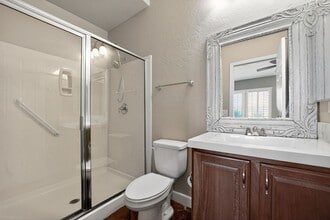 8224 Imperial Lakes St in Las Vegas, NV - Foto de edificio - Building Photo