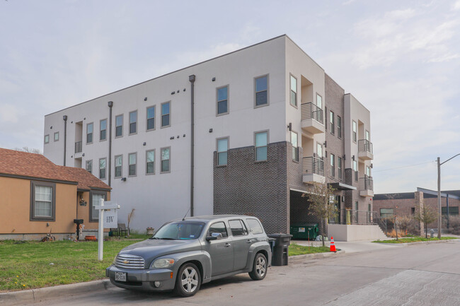 Lofts on Wingate in Fort Worth, TX - Building Photo - Building Photo