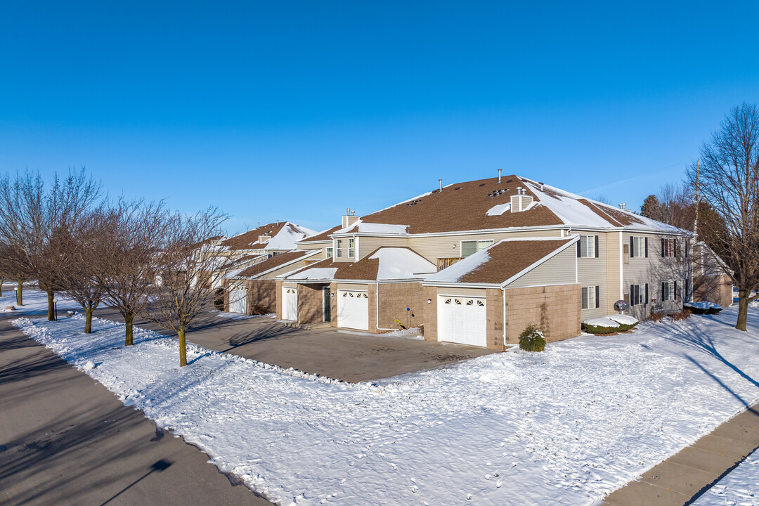 Evergreen Townhomes North in Manitowoc, WI - Foto de edificio