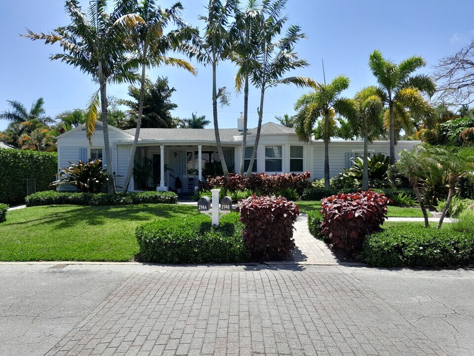 214 33rd St in West Palm Beach, FL - Building Photo