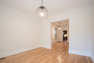 2176 N Maplewood Ave in Chicago, IL - Foto de edificio - Building Photo