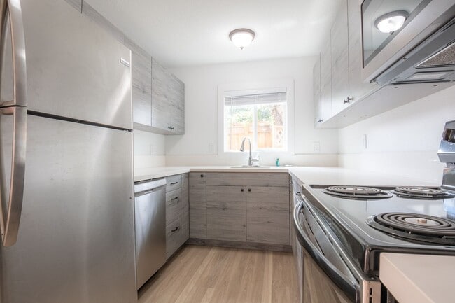 4845 SE 65th Ave in Portland, OR - Building Photo - Building Photo