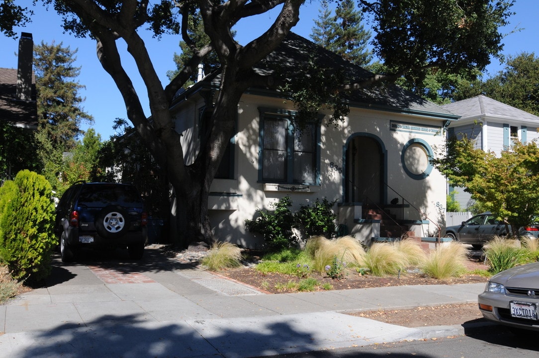 837 Waverly St in Palo Alto, CA - Building Photo