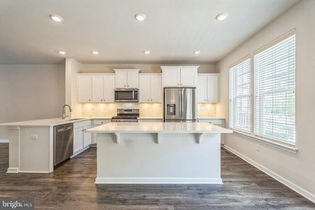 property at 10 Lilac Cir