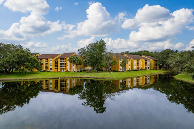 Images Condominiums in Kissimmee, FL - Building Photo - Building Photo