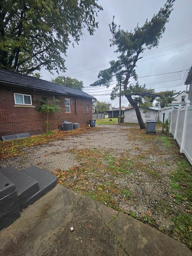 817 W Franklin St in Evansville, IN - Building Photo - Building Photo