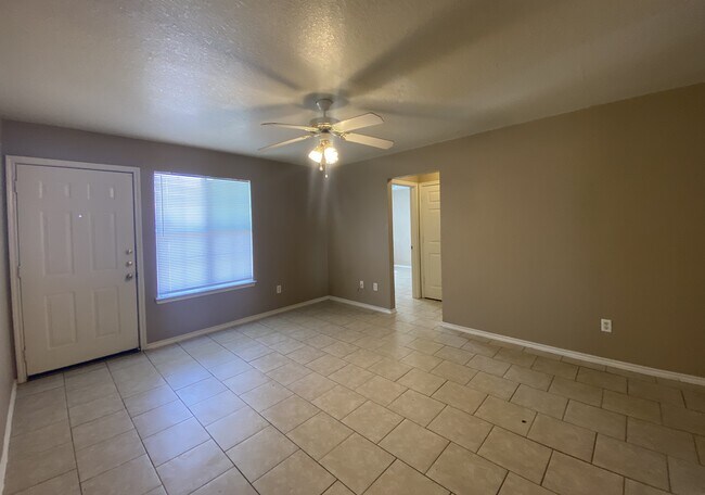 2801 Cantabrian Dr, Unit D in Killeen, TX - Foto de edificio - Building Photo