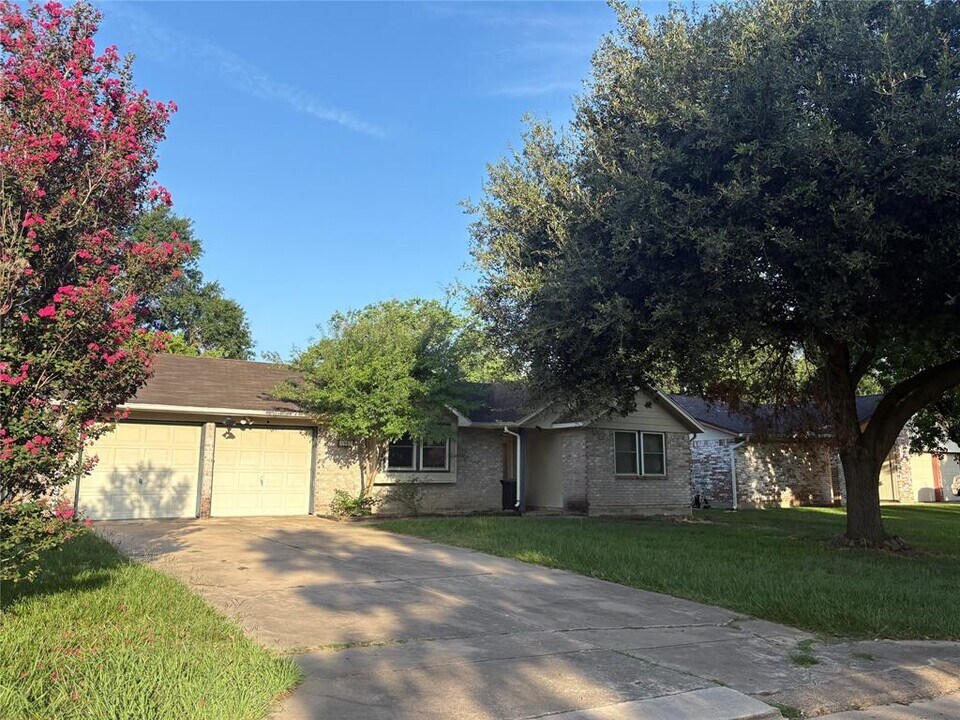 1907 Whiteback Dr in Houston, TX - Building Photo