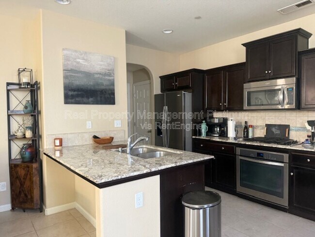 1532 N Sanders Ave in Clovis, CA - Building Photo - Building Photo