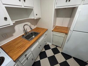 1815 Mimosa Dr in Greensboro, NC - Building Photo - Building Photo