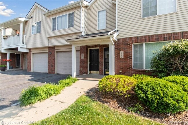 3314 Whitaker Dr in Melvindale, MI - Building Photo - Building Photo