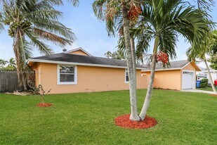10404 Oliver Ln in Royal Palm Beach, FL - Building Photo