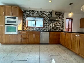 1160 S Crescent Heights Blvd, Unit 1160 S. Crescent Heights in Los Angeles, CA - Building Photo - Building Photo
