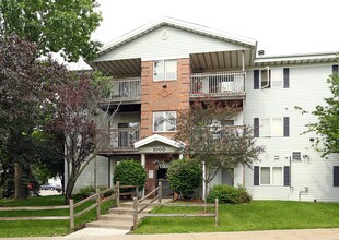 Spruce Pointe in Altoona, IA - Foto de edificio - Building Photo