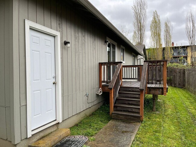 9392-9392 SW Tangela Ct in Portland, OR - Building Photo - Building Photo