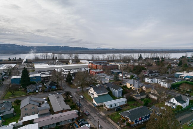 1833 C St in Washougal, WA - Foto de edificio - Primary Photo