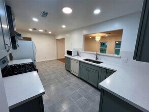 5117 De Lange Ln in Houston, TX - Building Photo - Building Photo