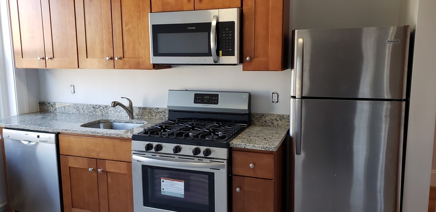 231 Freeman St, Unit 6 in Brookline, MA - Building Photo